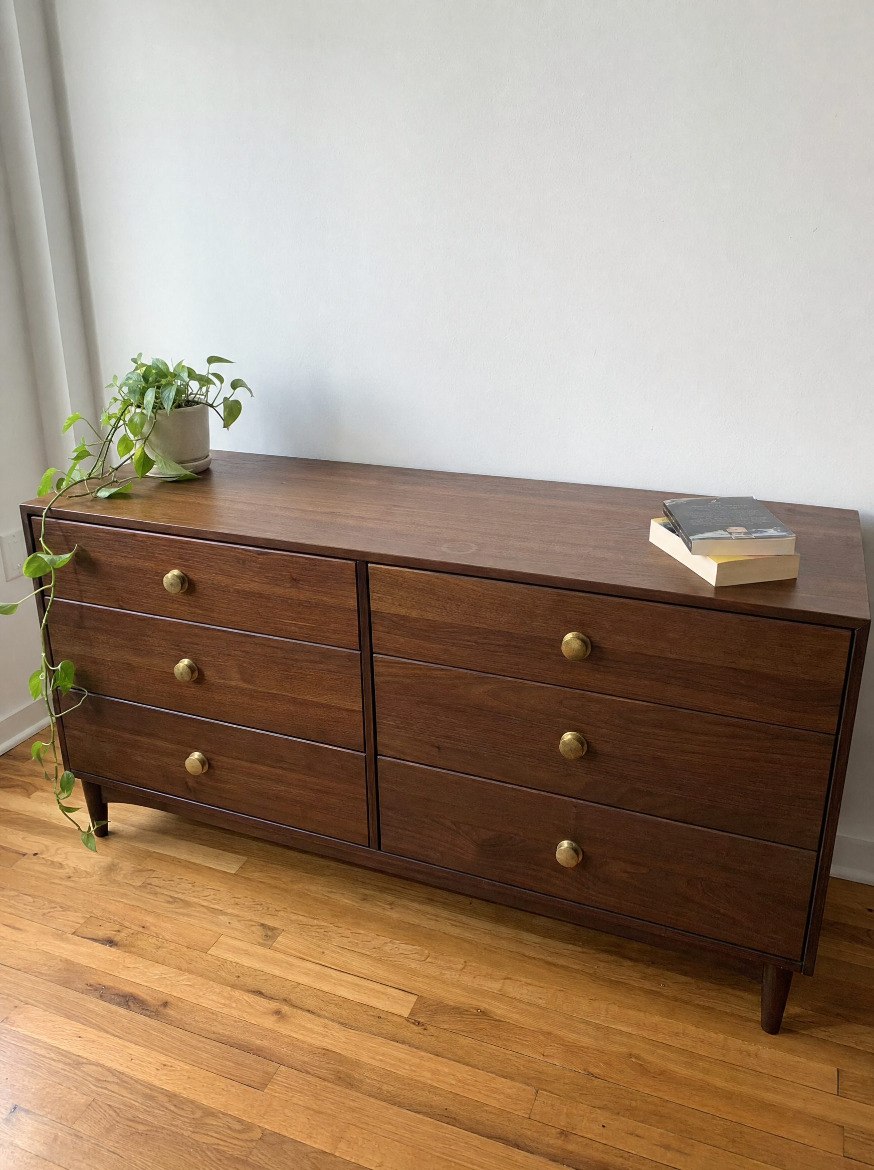 Dresser creative developed for AptDeco